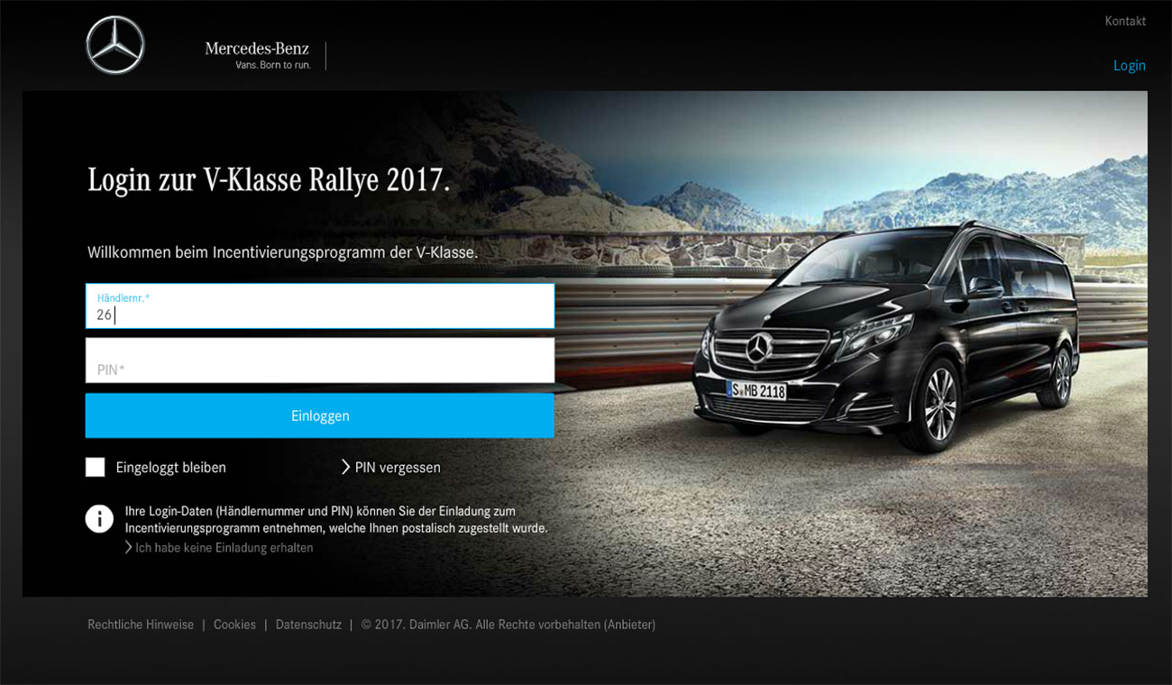 Mercedes-Benz Login-Seite zur V-Klasse Rallye 2017 mit Formularfeldern für Händlernummer und PIN sowie Button „Einloggen“; Hintergrund zeigt einen schwarzen Van vor einer Bergstraße.